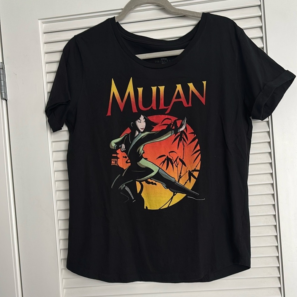 Mulan women's graphic black t-shirt Sz L